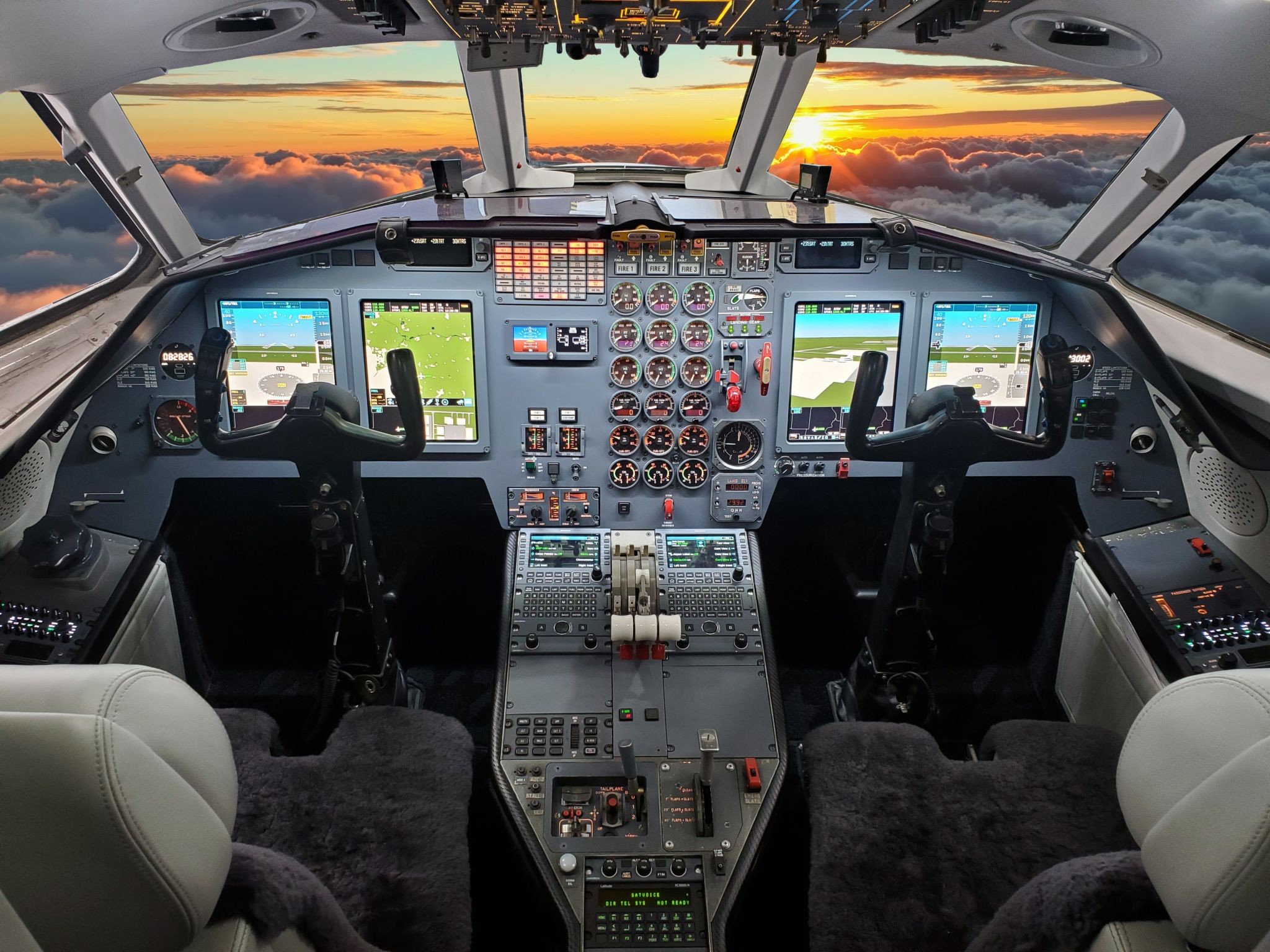 Image of an InSight-equipped Falcon 900B cockpit